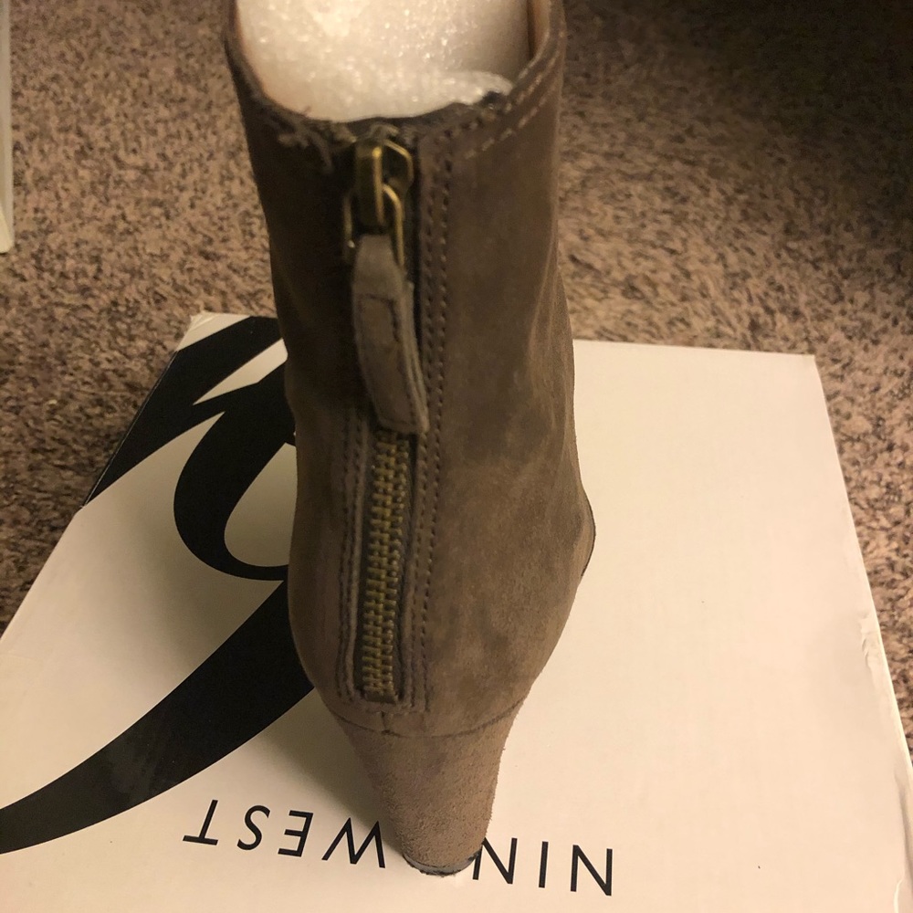 Boots - Picture 3 of 5